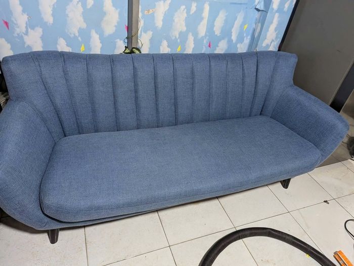 Sofa vải giữ được màu và độ mềm sau khi vệ sinh định kỳ đúng cách